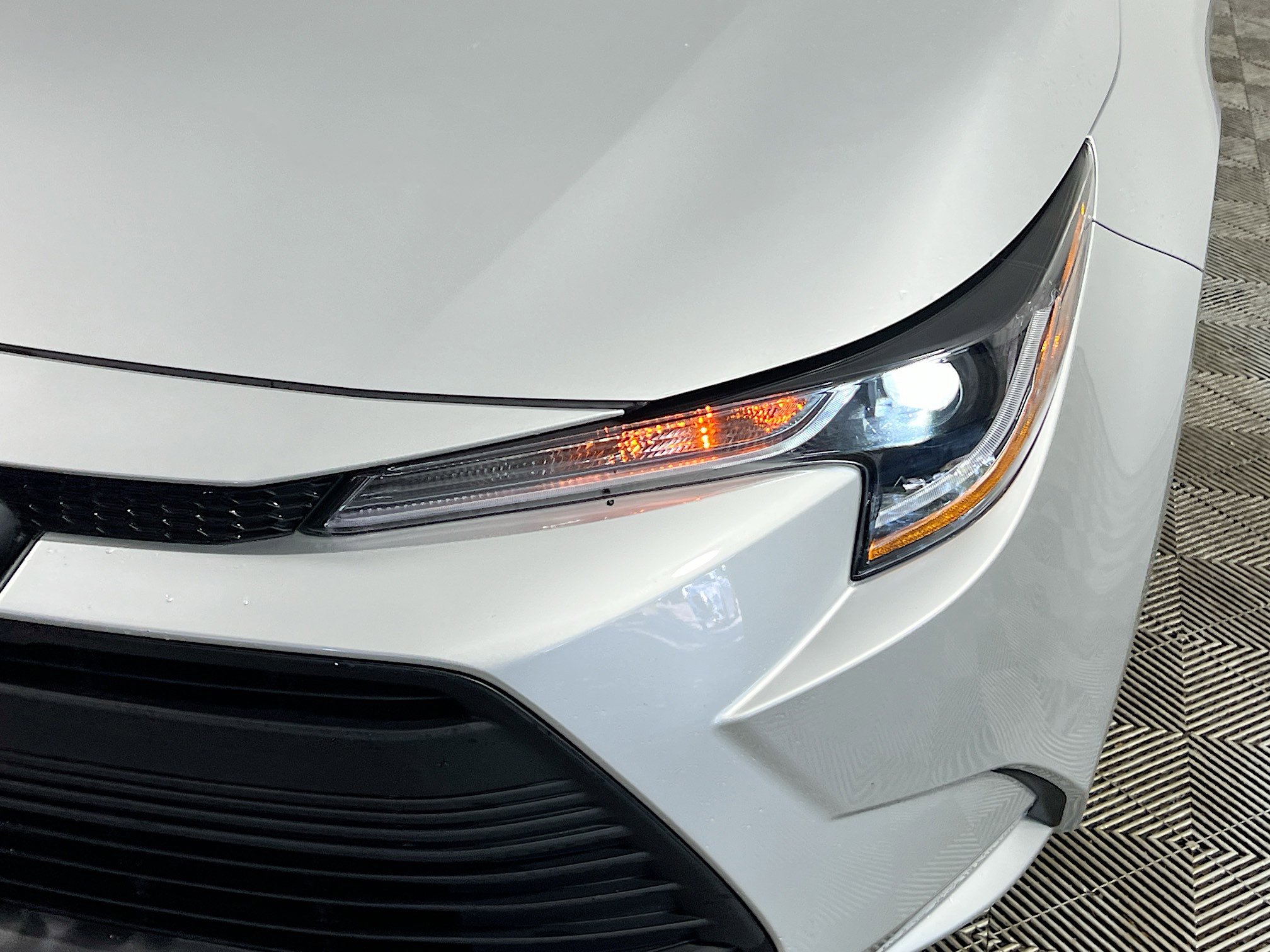Used 2025 Toyota Corolla LE w/ Convenience Package FWD image 12