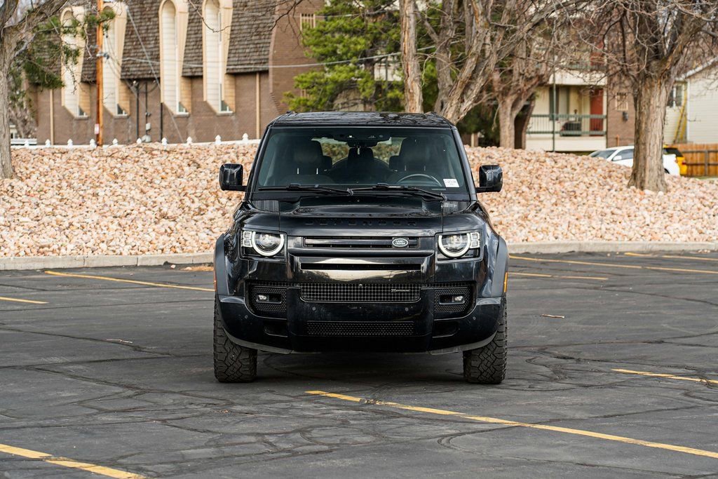 Used 2023 Land Rover Defender 130 X-Dynamic SE image 2