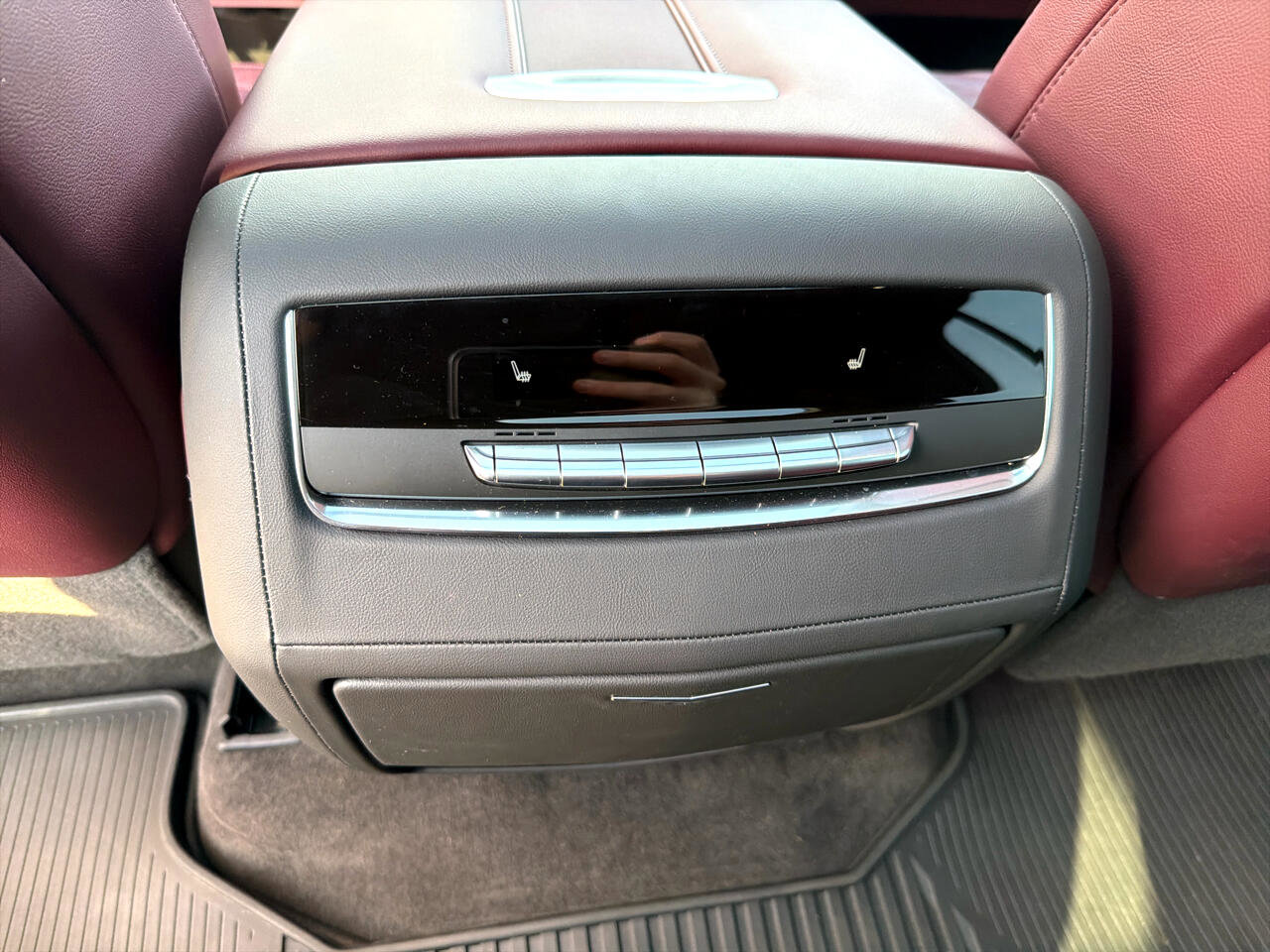 Used 2025 Cadillac Escalade ESV Sport w/ Touring Package image 24