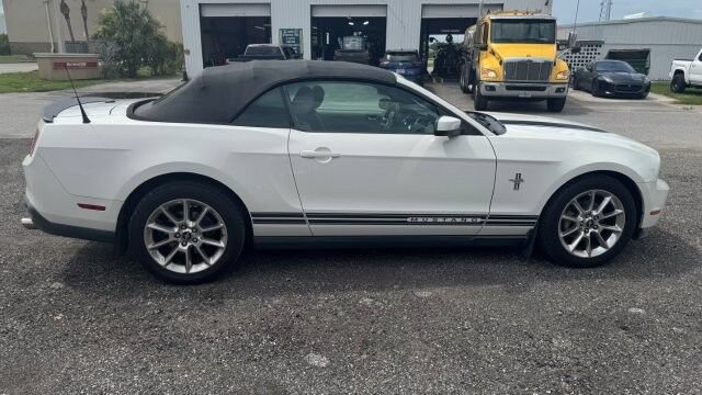 Used 2010 Ford Mustang Premium RWD image 5