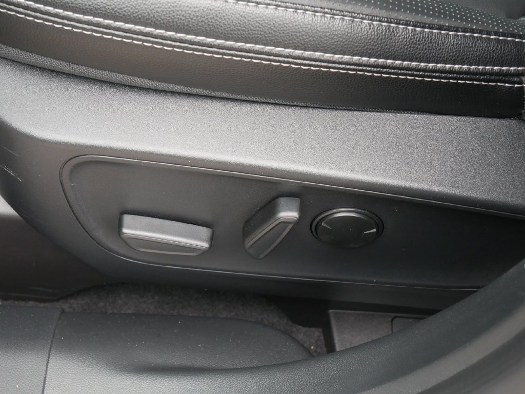 New 2025 Ford Escape SE w/ PHEV Premium Package FWD image 18