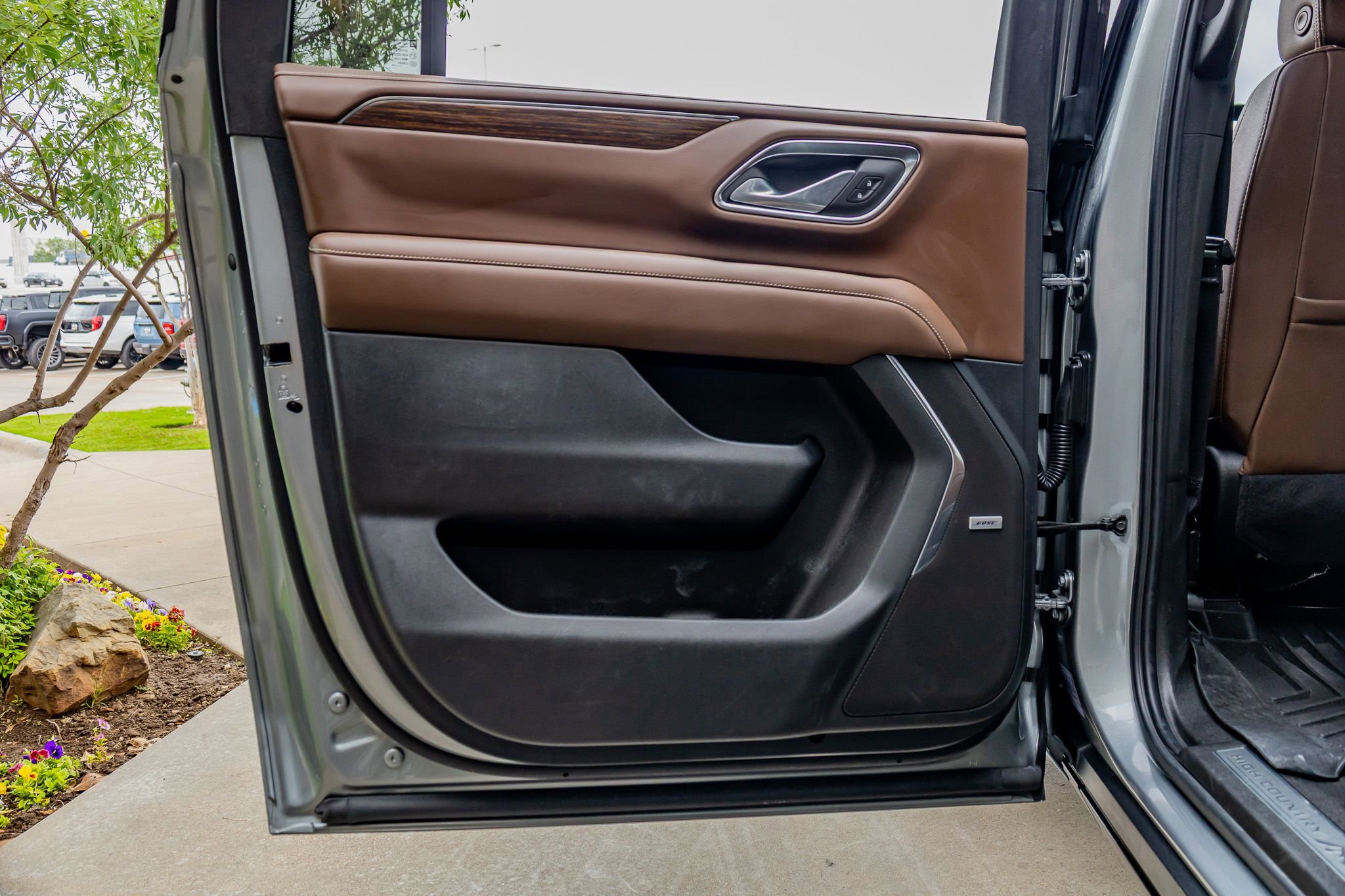 Used 2024 Chevrolet Suburban High Country image 39