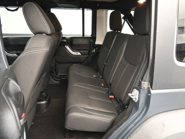 Used 2016 Jeep Wrangler Unlimited Rubicon w/ Connectivity Group image 12