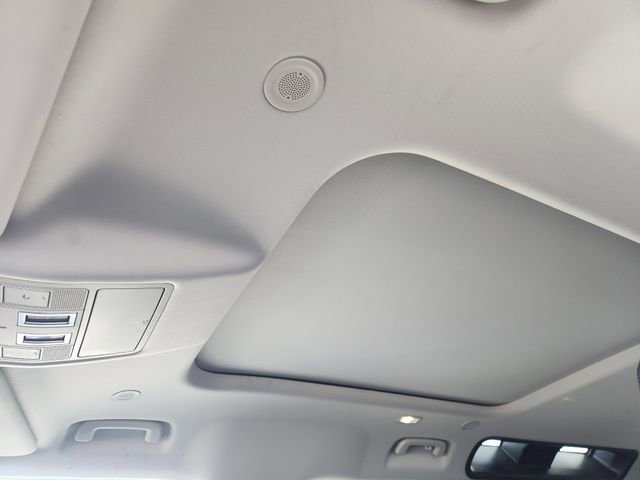 Used 2020 Land Rover Defender 110 SE image 19