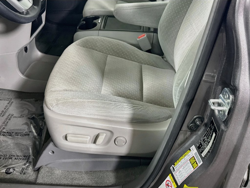 Certified 2019 Toyota Sienna LE AWD/4WD image 24