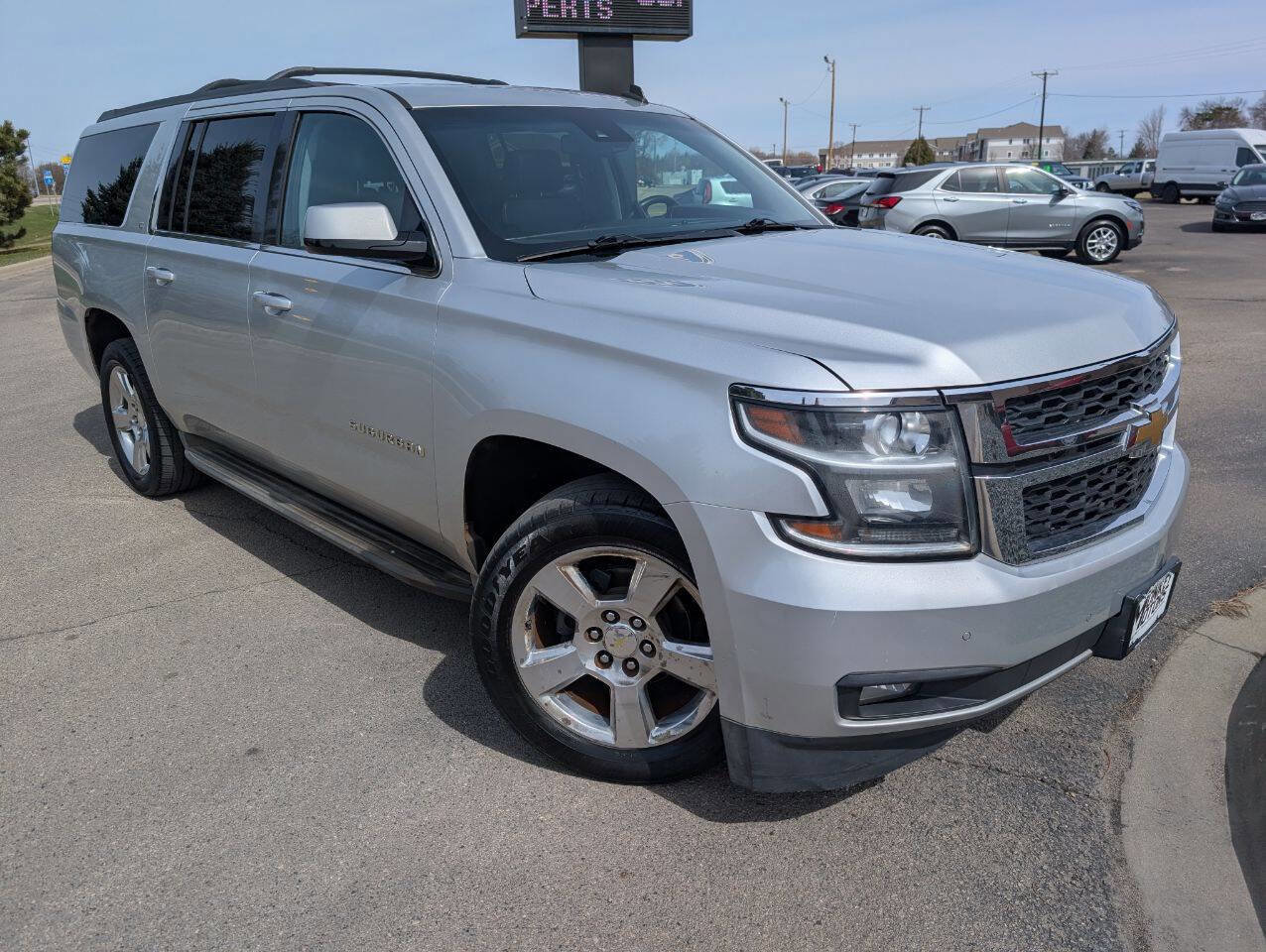 Used 2015 Chevrolet Suburban LT image 3