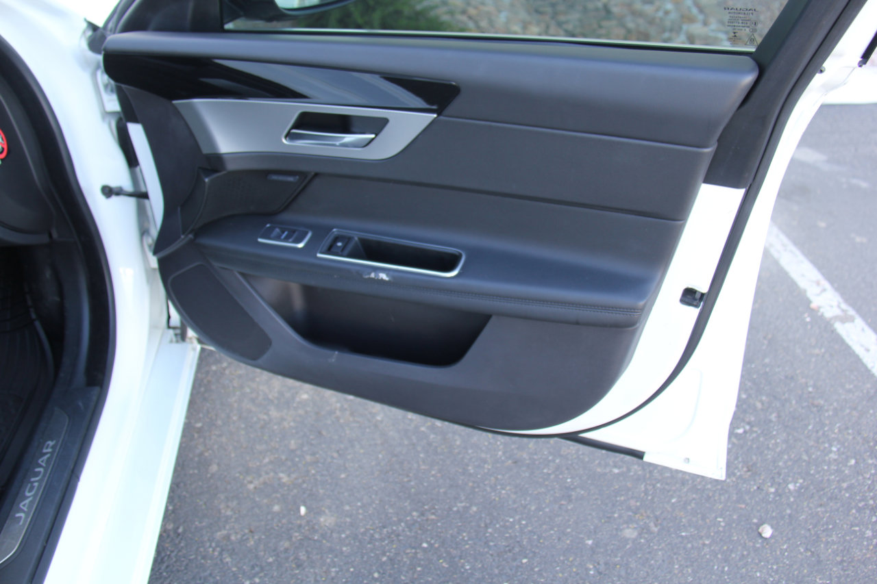 Used 2016 Jaguar XF Prestige RWD image 27