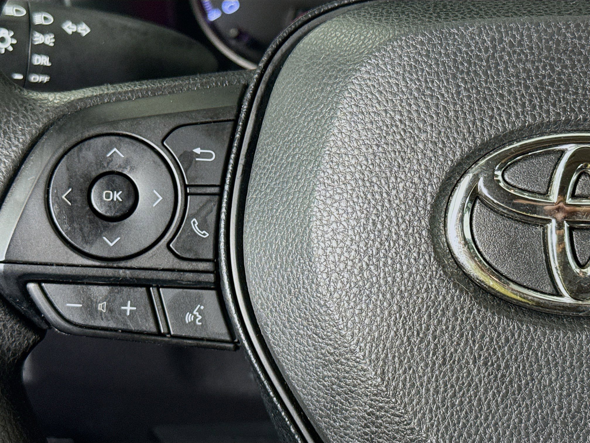 Used 2019 Toyota RAV4 LE FWD image 13