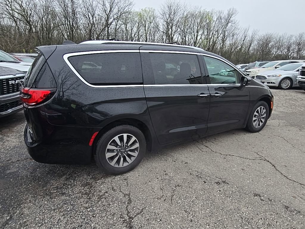 Used 2021 Chrysler Pacifica Touring-L image 8