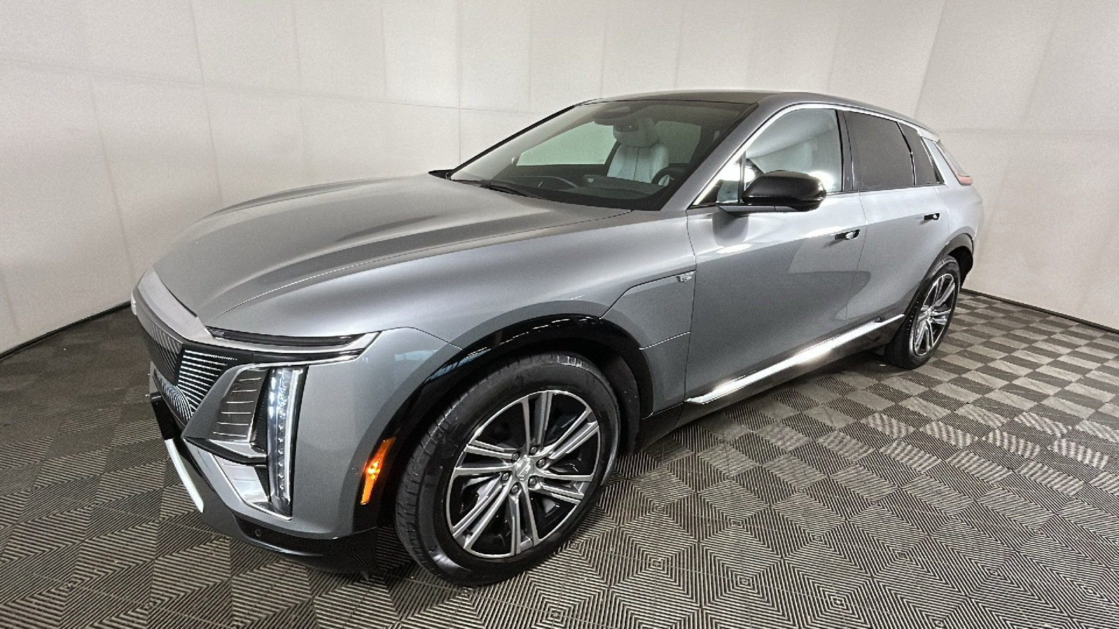 Used 2024 Cadillac Lyriq Luxury AWD/4WD image 8