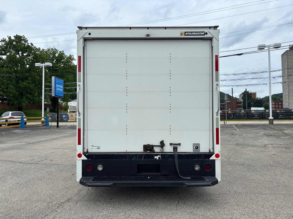 Used 2022 Ford E-450 and Econoline 450 Super Duty RWD image 4
