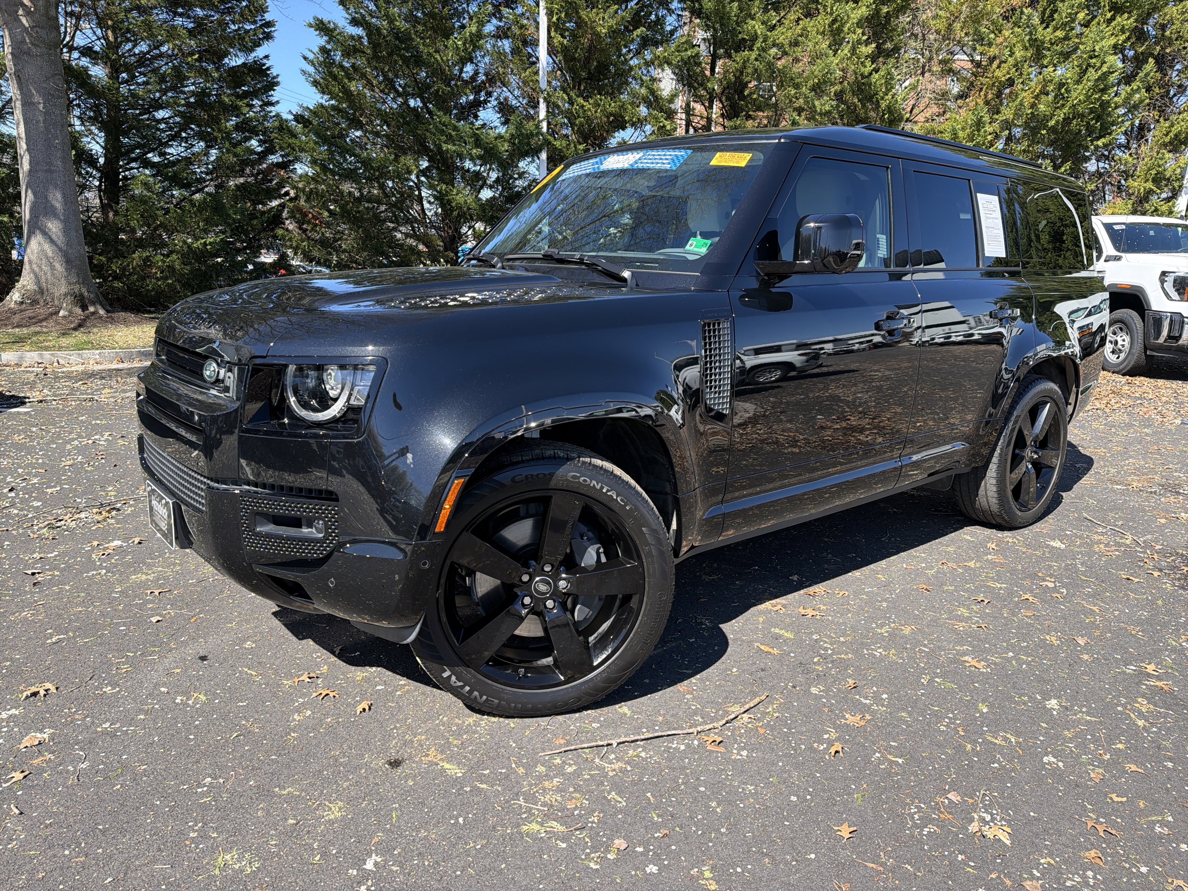 Used 2025 Land Rover Defender 130 X-Dynamic SE image 5