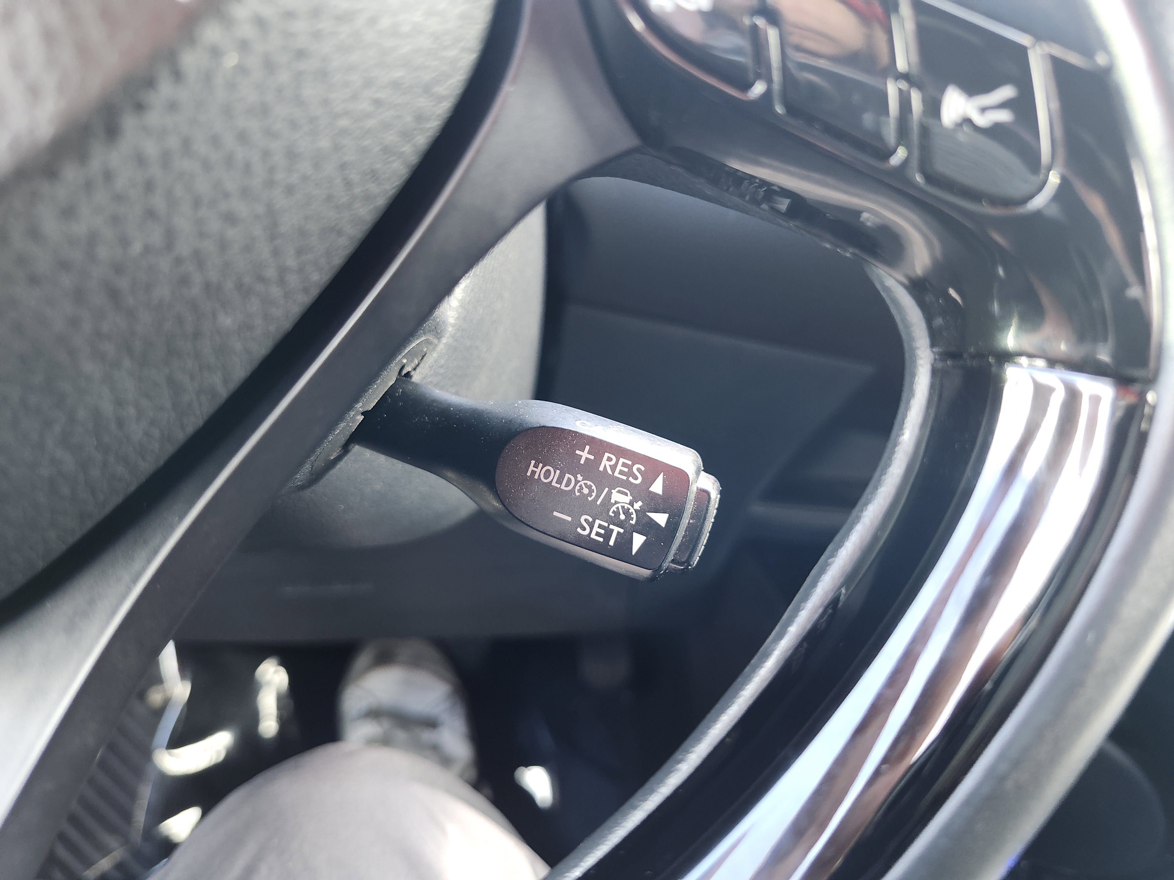 Used 2021 Toyota C-HR XLE FWD image 32