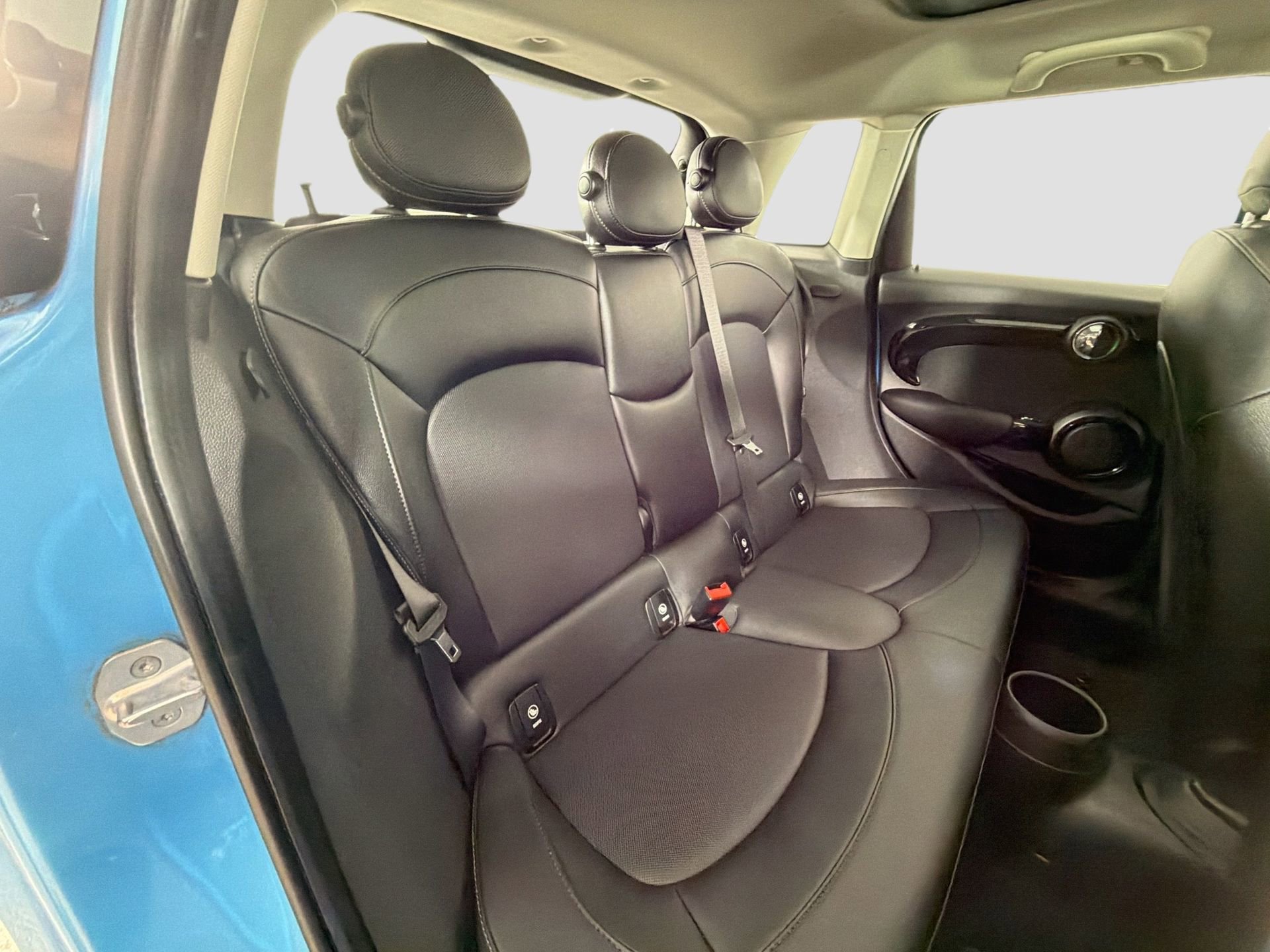 Used 2019 MINI Cooper 4-Door Hardtop w/ Storage Package image 29