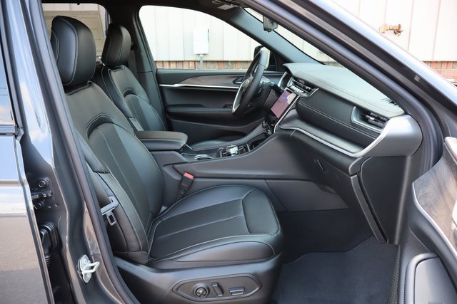 New 2025 Jeep Grand Cherokee Limited w/ Luxury Tech Group II image 46