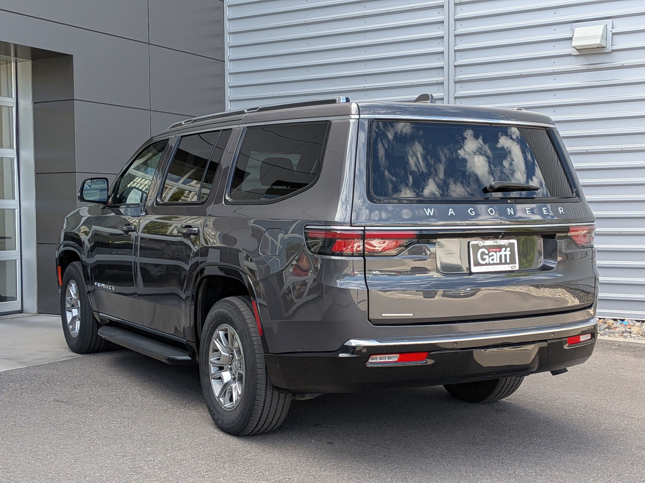 Used 2023 Jeep Wagoneer 4WD w/ Convenience Group I image 7
