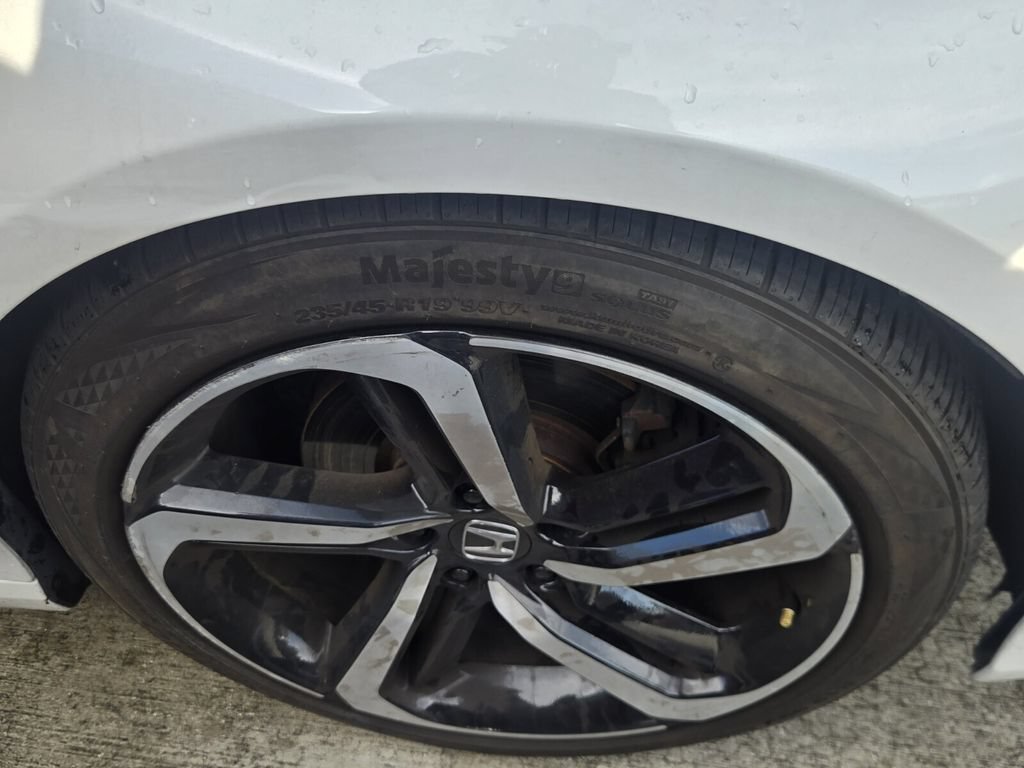 Used 2018 Honda Accord Sport image 8