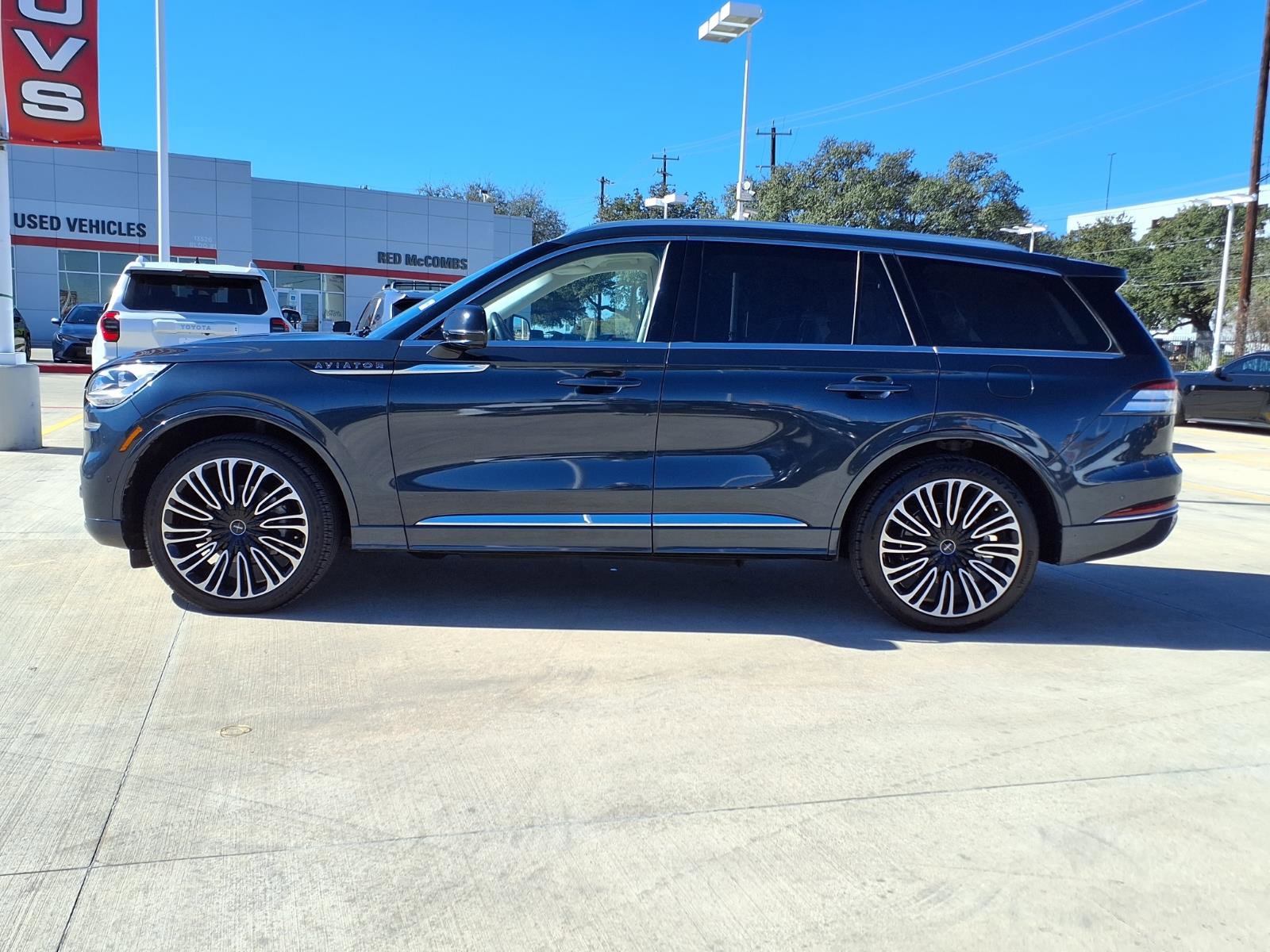 Used 2023 Lincoln Aviator Black Label w/ Class IV Trailer Tow Package AWD/4WD image 8