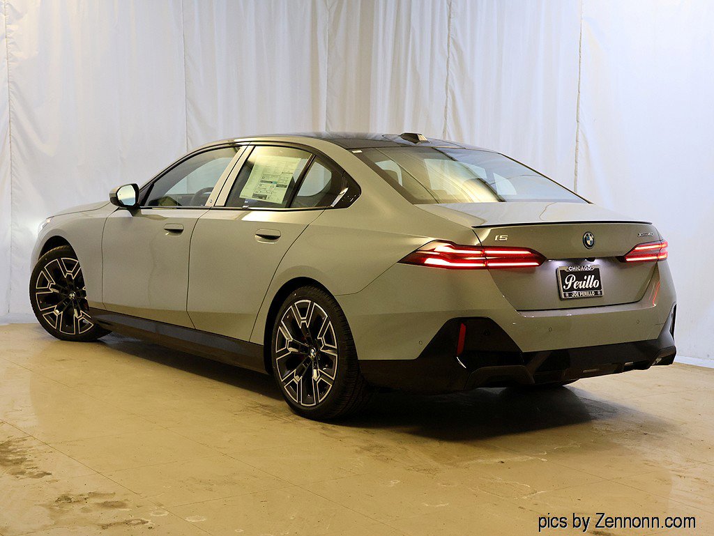 Used 2026 BMW i5 eDrive40 w/ M Sport Package image 9