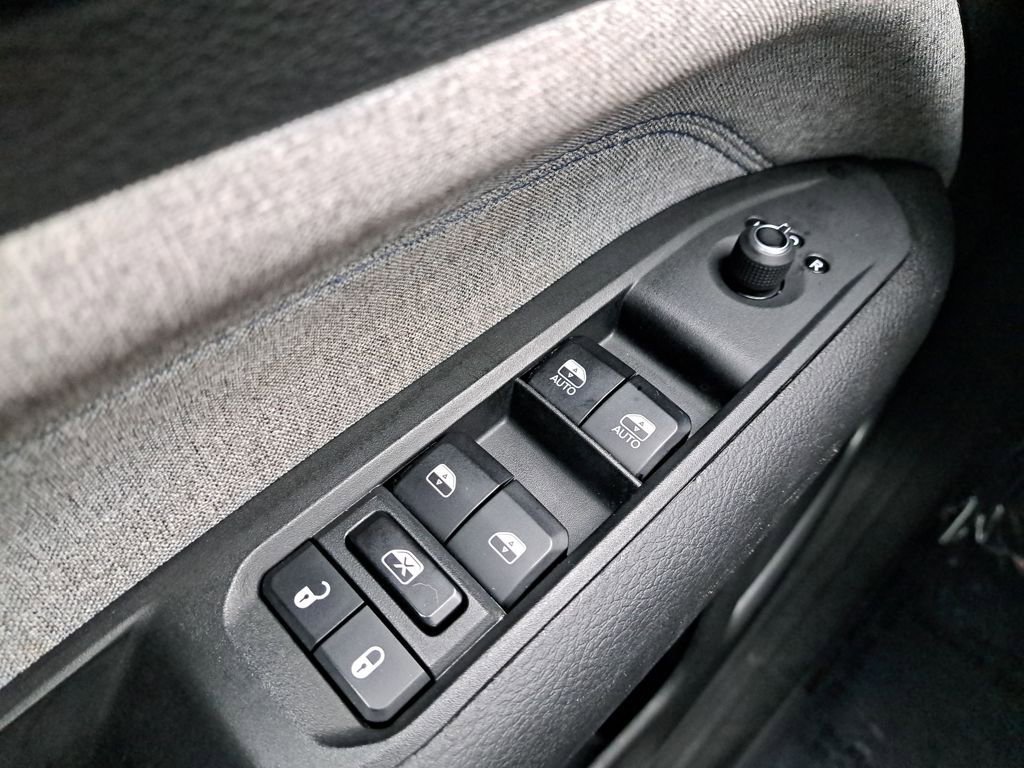 Used 2023 Jeep Compass Latitude image 25