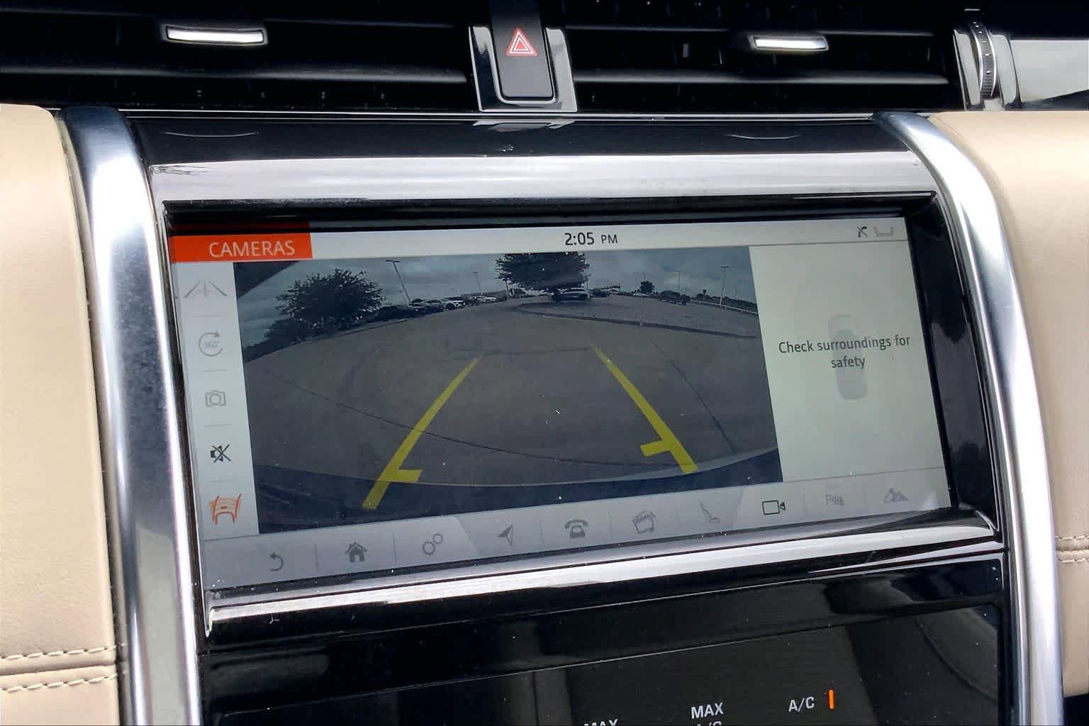 Used 2020 Land Rover Discovery Sport SE image 28