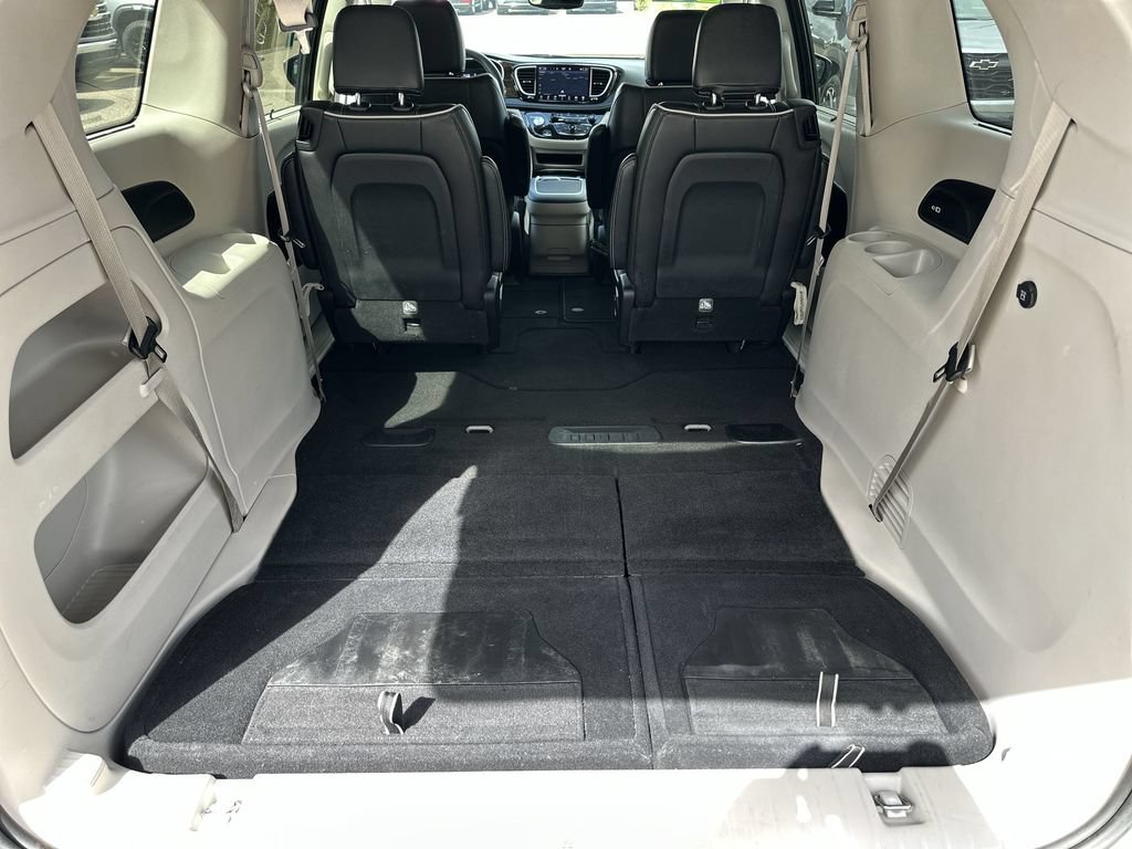 Used 2023 Chrysler Pacifica Limited FWD image 36