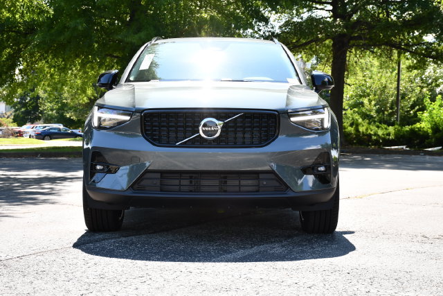 New 2026 Volvo XC40 B5 Plus w/ Climate Package AWD/4WD image 2