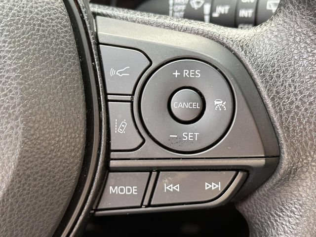 Used 2025 Toyota RAV4 XLE AWD/4WD image 28