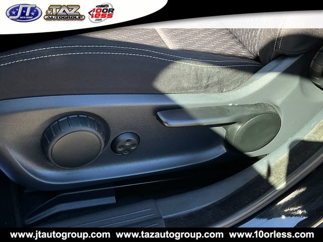 Used 2017 INFINITI QX30 FWD image 12