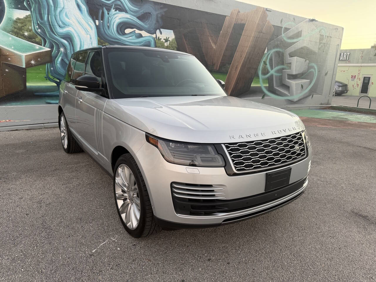 Used 2018 Land Rover Range Rover Supercharged AWD/4WD image 4