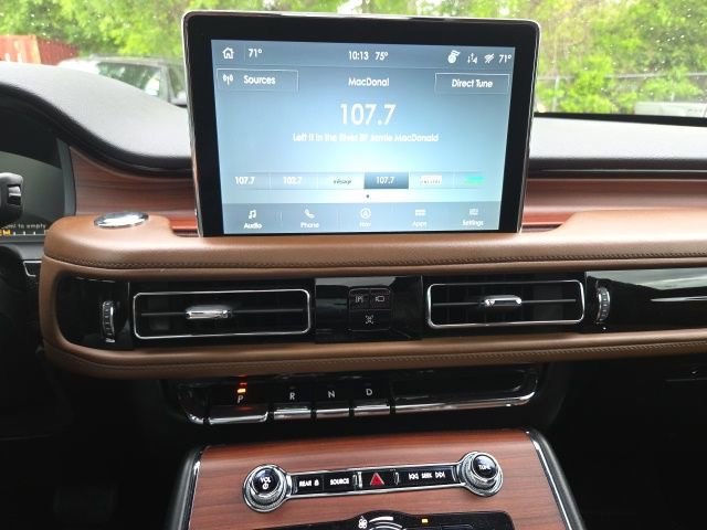 Used 2023 Lincoln Aviator Reserve w/ Equipment Group 201A image 11