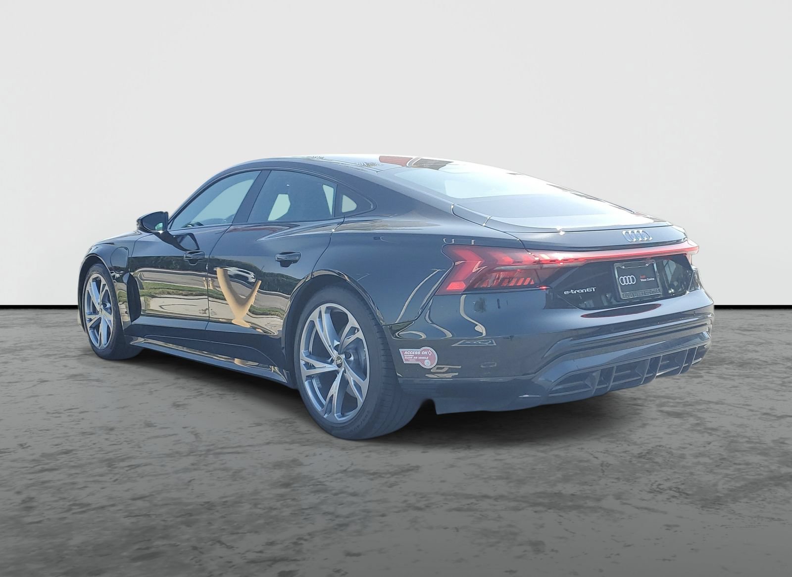 Used 2024 Audi e-tron GT Premium Plus AWD/4WD image 3