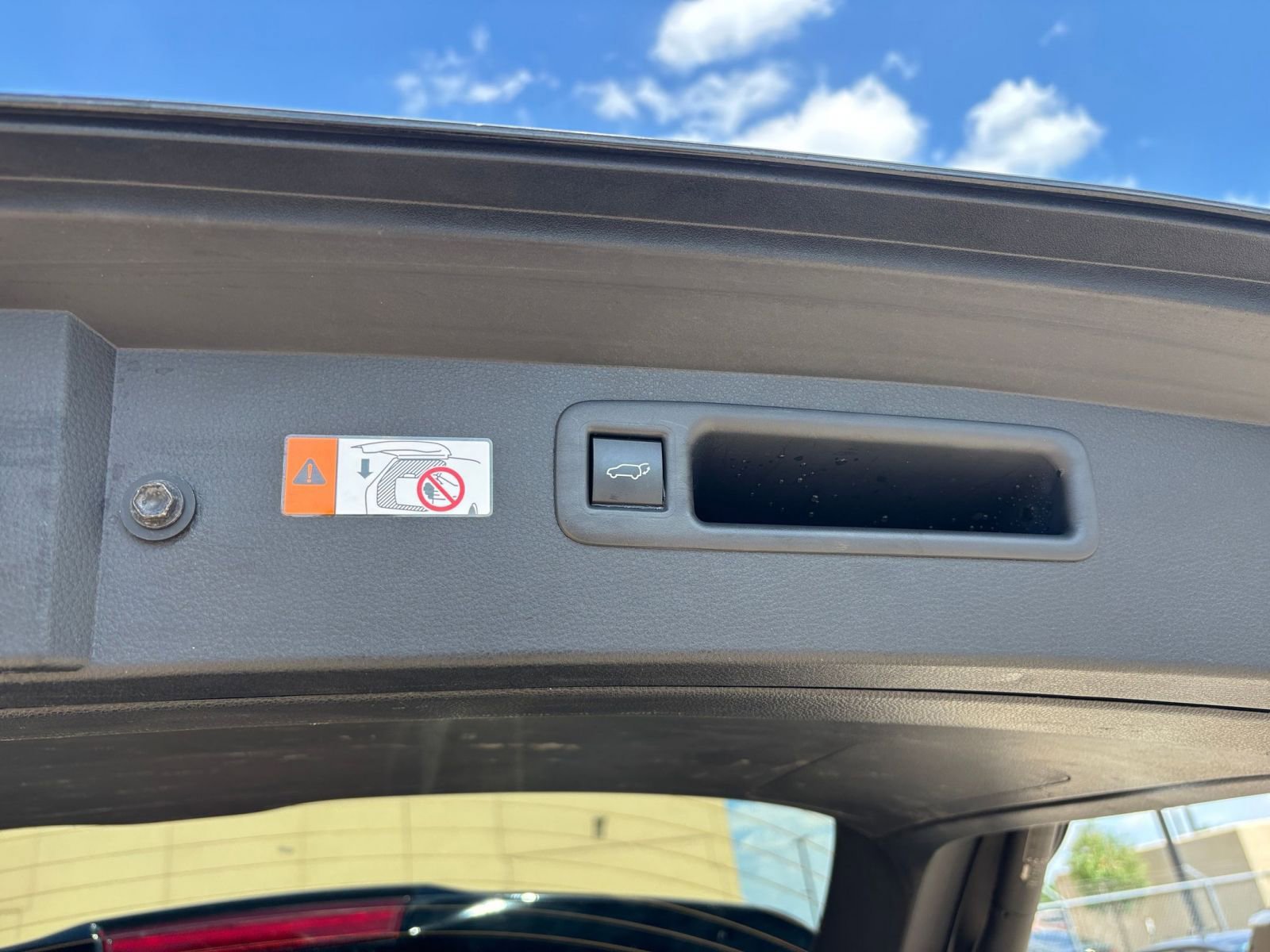 Used 2025 Toyota Highlander LE FWD image 23