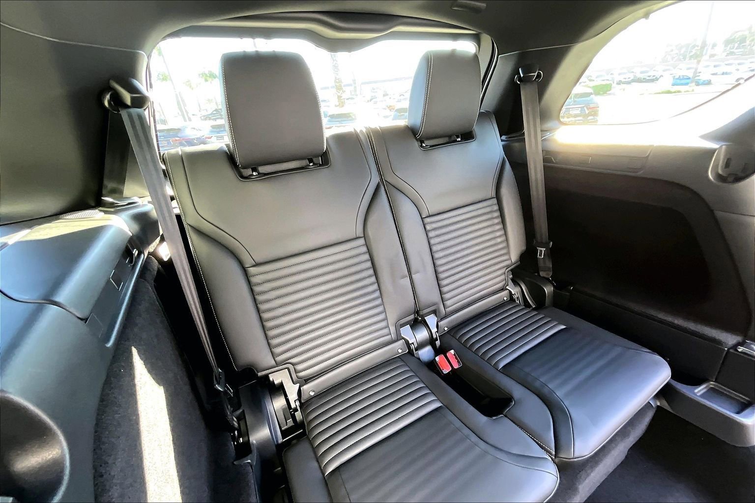 New 2026 Land Rover Discovery Dynamic SE image 11