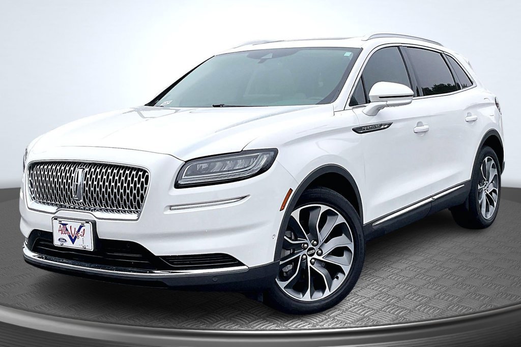 Certified 2023 Lincoln Nautilus Reserve w/ Equipment Group 201A AWD/4WD image 3