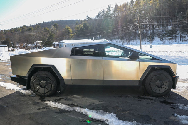 Used 2024 Tesla Cybertruck AWD Crew Cab image 9