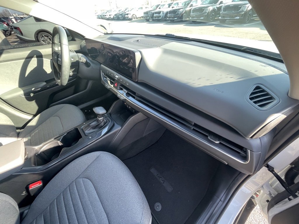 Certified 2025 Kia K4 EX image 29