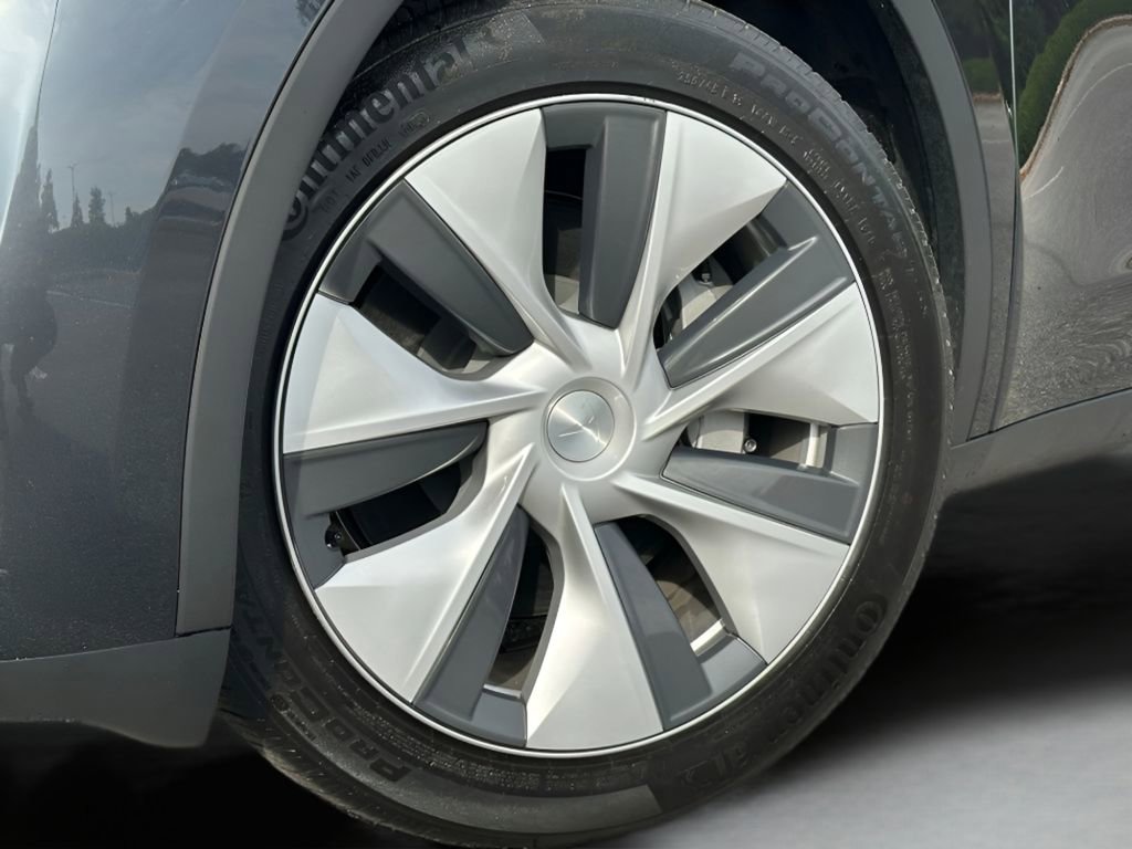 Used 2024 Tesla Model Y Long Range RWD image 25