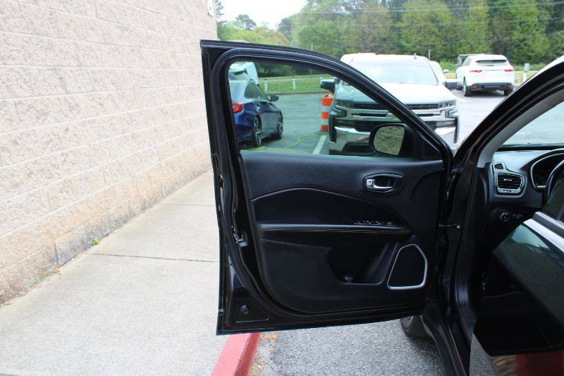 Used 2018 Jeep Compass Limited w/ Navigation Group AWD/4WD image 11
