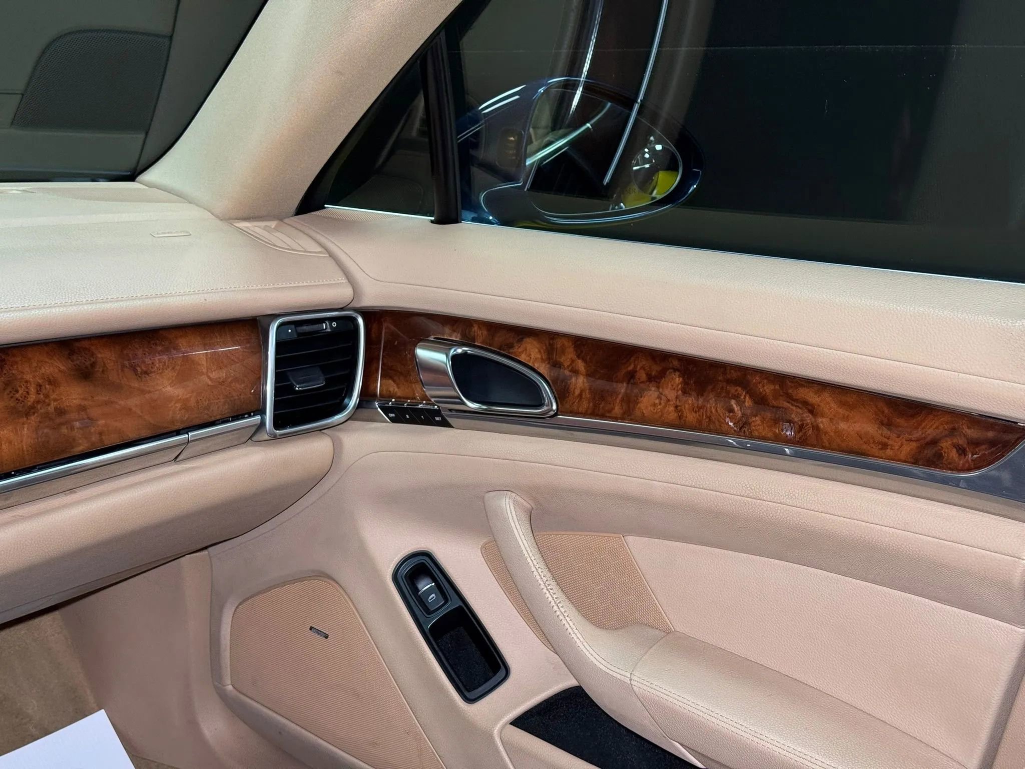 Used 2012 Porsche Panamera S image 28