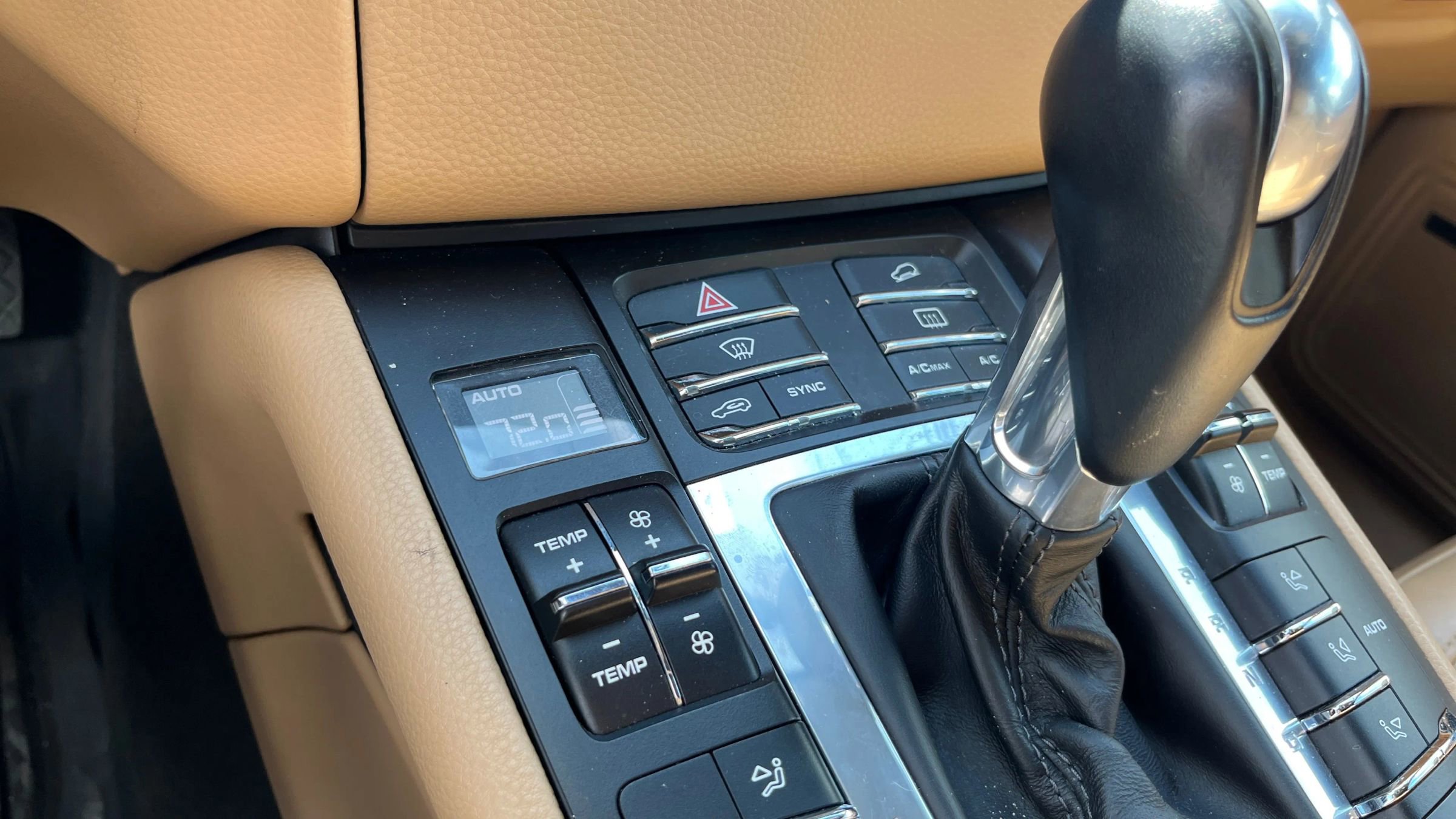 Used 2018 Porsche Macan Sport Edition AWD/4WD image 23