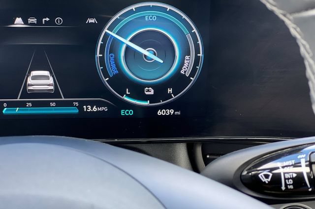 Certified 2025 Hyundai Elantra SEL FWD image 32