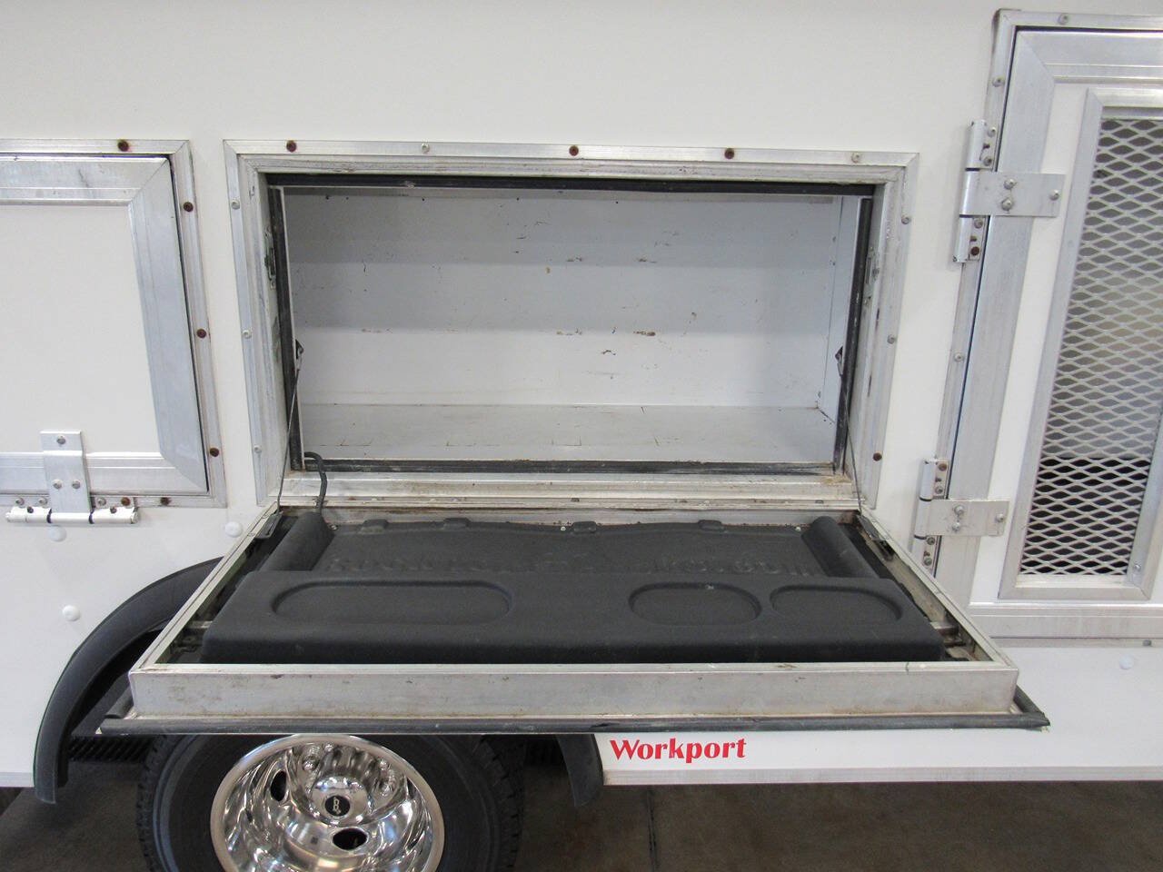 Used 2019 Ford E-450 and Econoline 450 Super Duty w/ Power Windows & Locks Group RWD image 29