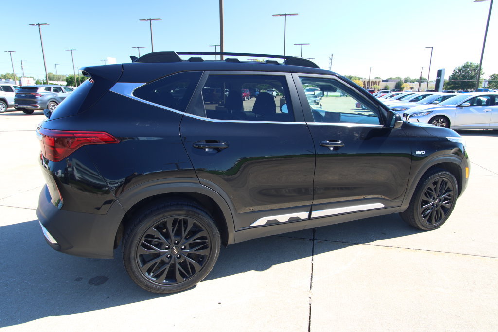 Used 2022 Kia Seltos Nightfall Edition AWD/4WD image 5