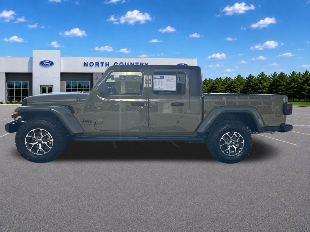 Used 2025 Jeep Gladiator Sport AWD/4WD image 6