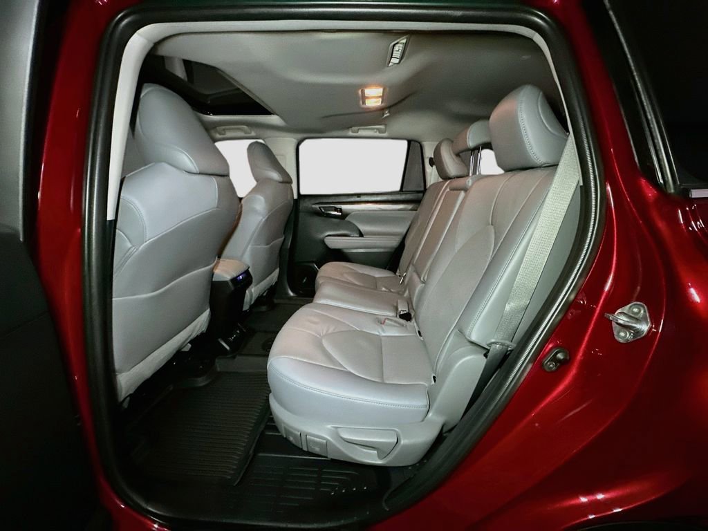 Used 2022 Toyota Highlander Limited AWD/4WD image 29