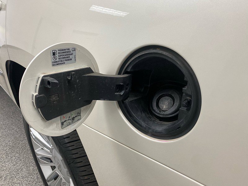 Used 2015 Cadillac Escalade Platinum image 28