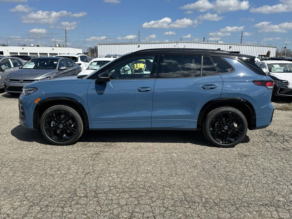 New 2026 Volkswagen Tiguan SE R-Line AWD/4WD image 2