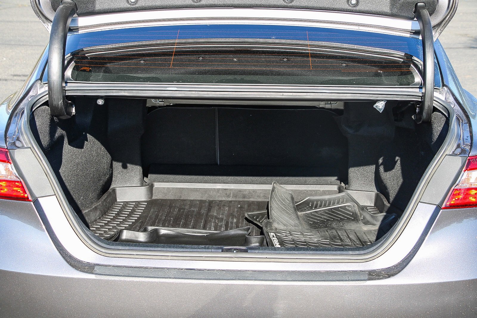 Used 2020 Toyota Camry SE image 25