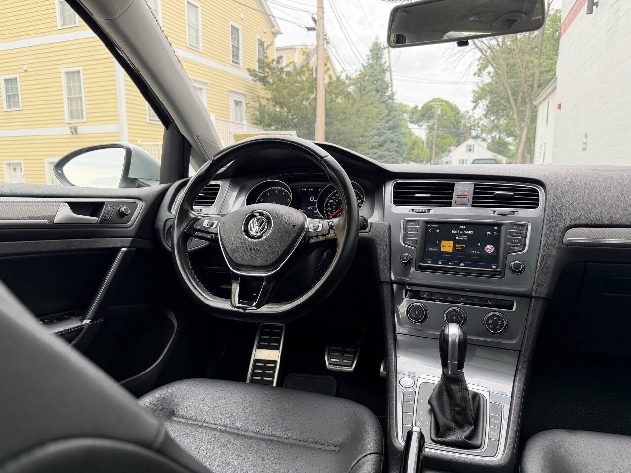 Used 2017 Volkswagen Golf Alltrack SE AWD/4WD image 26